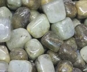 RODADO PEQUEÑO LABRADORITA